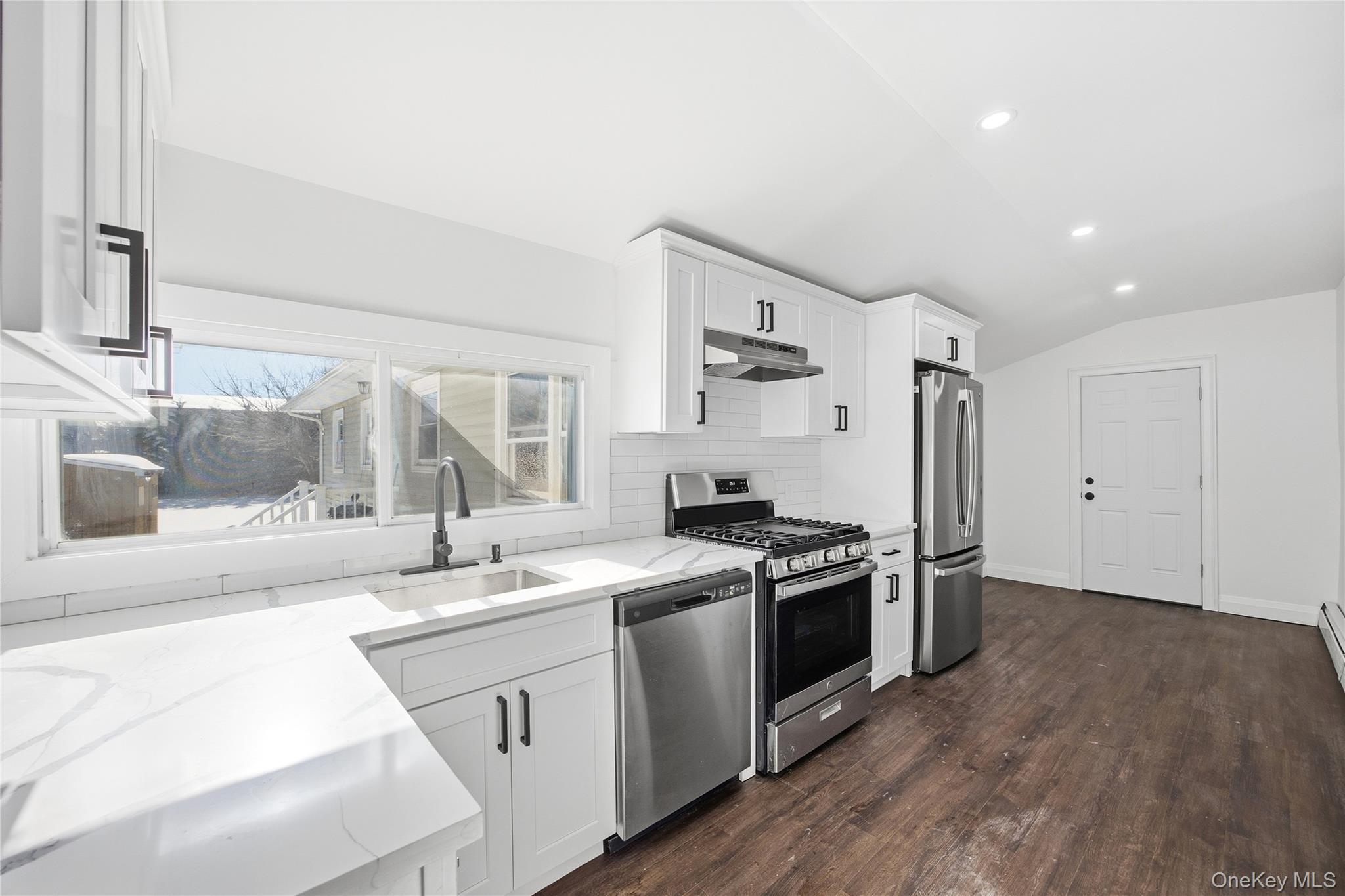 78 Roslyn Street Islip Terrace, NY 11752 - Photo 8 of 26