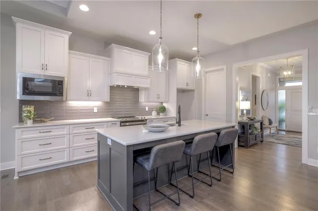 $810,000 | 12200 138th Place, Overland Park, KS 66221