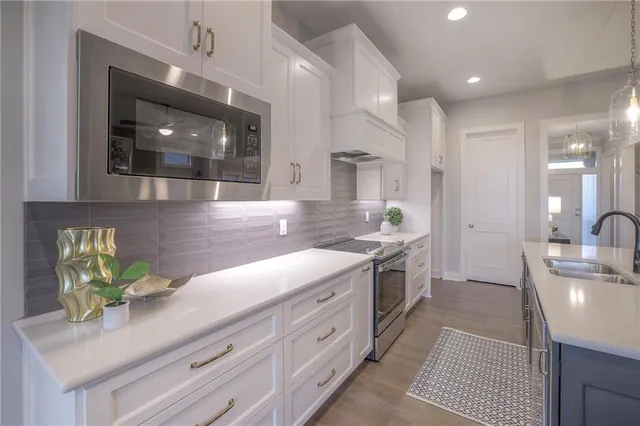 $810,000 | 12200 138th Place, Overland Park, KS 66221