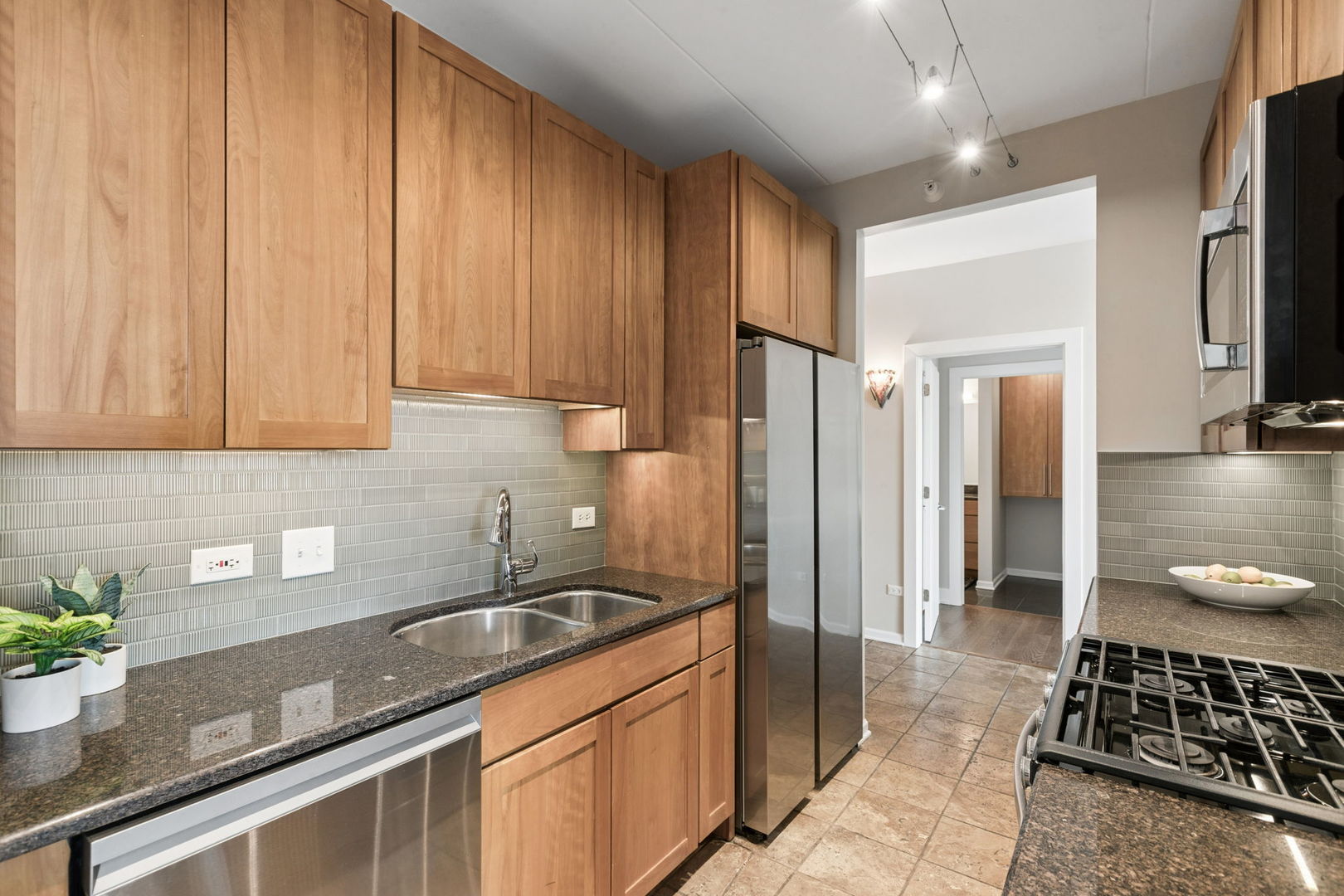 515 Main Street, Unit 802 Evanston, IL 60202 - Photo 14 of 33