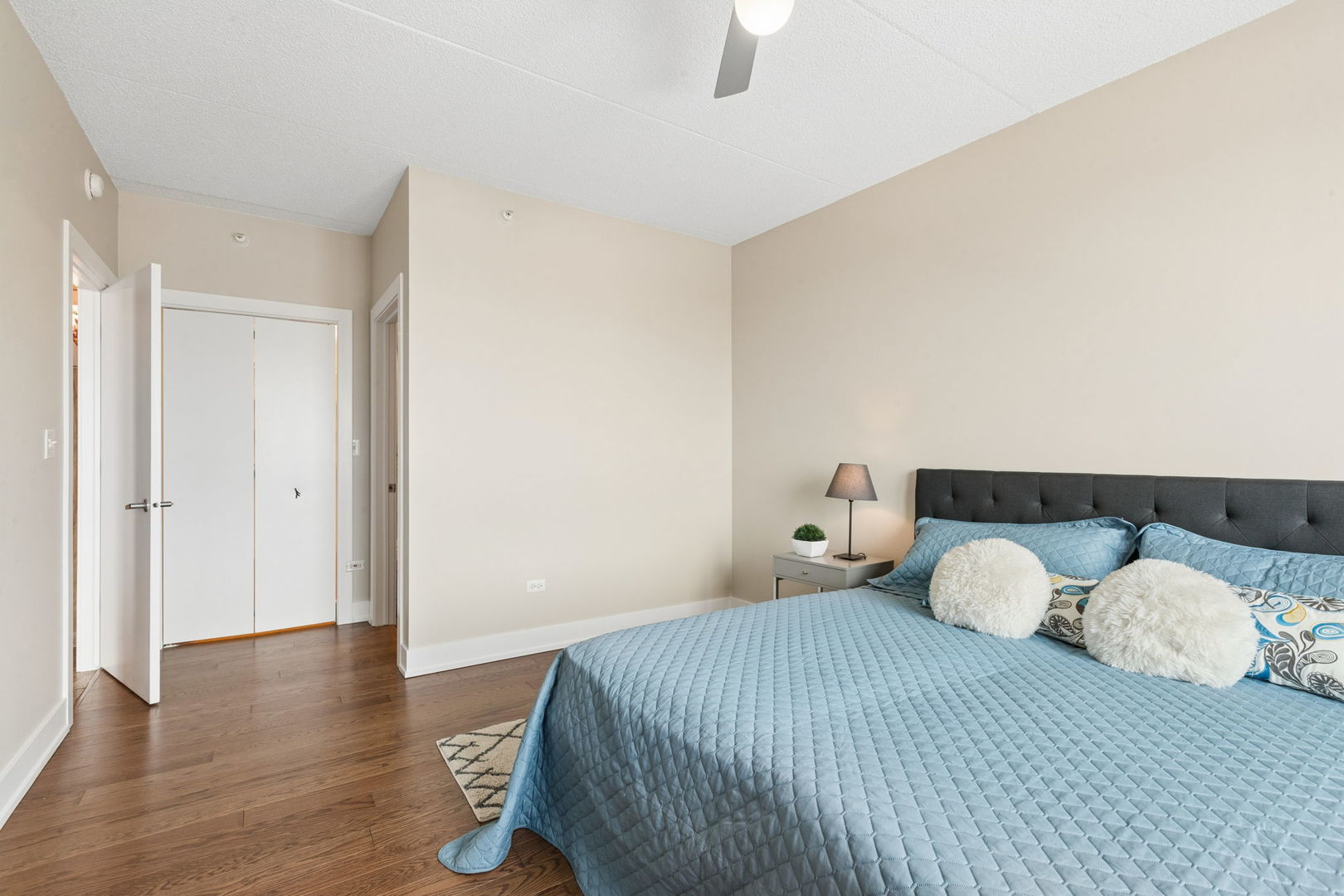 515 Main Street, Unit 802 Evanston, IL 60202 - Photo 18 of 33