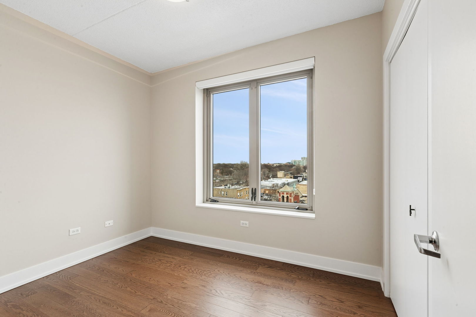 515 Main Street, Unit 802 Evanston, IL 60202 - Photo 23 of 33