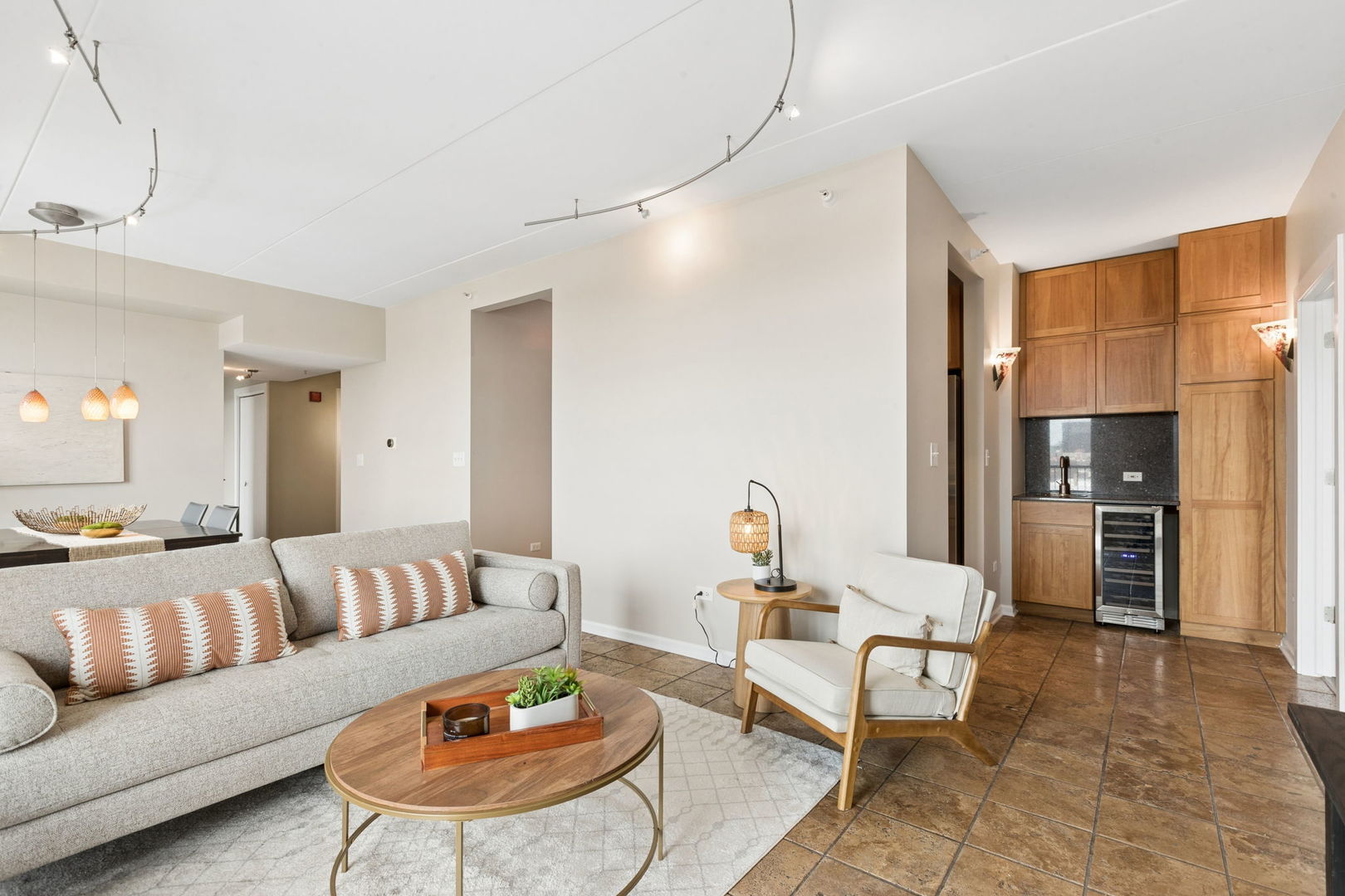 515 Main Street, Unit 802 Evanston, IL 60202 - Photo 8 of 33