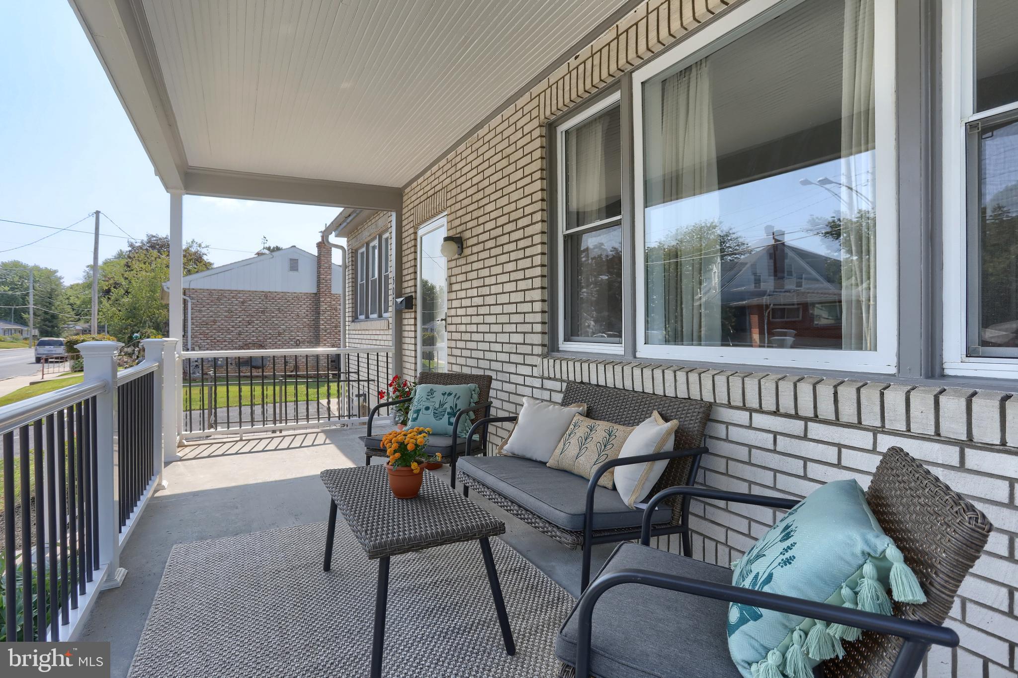 507 State Drive Lebanon, PA 17042 - Photo 4 of 31 Front Porch