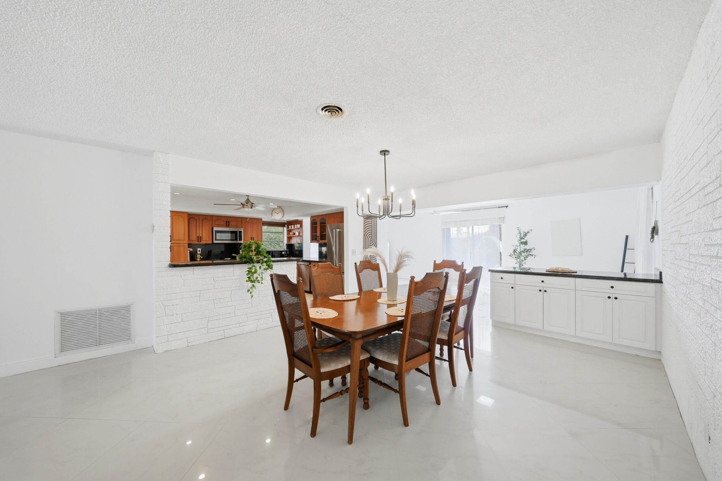 5501 Monroe Street Hollywood, FL 33021 - Photo 19 of 31 074