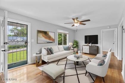 6202 Thomas Road Knoxville, TN 37920 - Photo 5 of 34 living room virtually staged