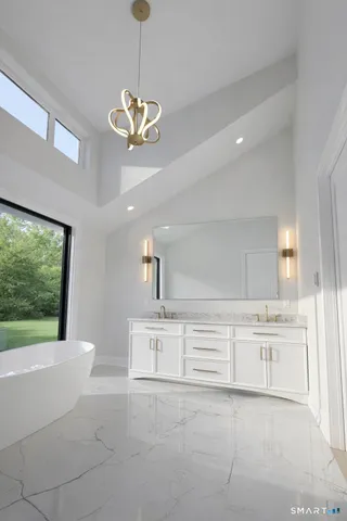 $2,699,900 | 20 North Lake Shore Drive, Brookfield, CT 06804