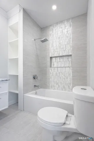 $2,699,900 | 20 North Lake Shore Drive, Brookfield, CT 06804