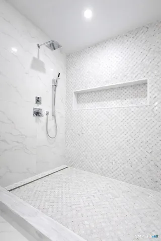 $2,699,900 | 20 North Lake Shore Drive, Brookfield, CT 06804