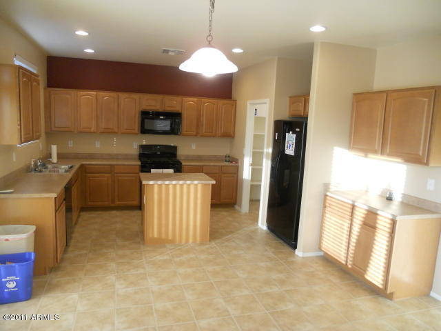 7325 West Darrel Road Laveen, AZ 85339 - Photo 3 of 12 Kitchen