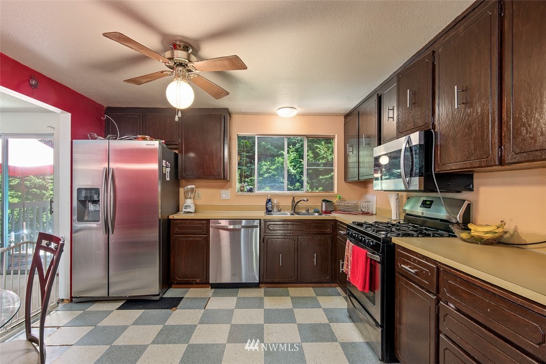2305 165th Place Southeast Bothell, WA 98012 - Photo 8 of 31 Gallery Image 8