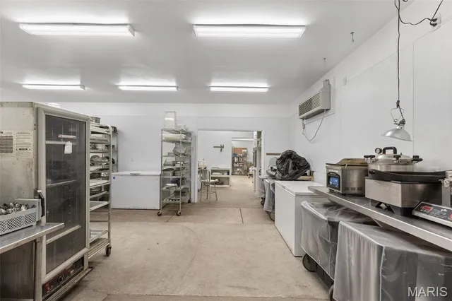 $2,100,000 | 15933 Highway Clarksville Mo 63336, Clarksville, MO 63336