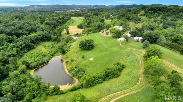 $2,100,000 | 15933 Highway Clarksville Mo 63336, Clarksville, MO 63336