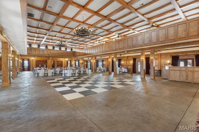 $2,100,000 | 15933 Highway Clarksville Mo 63336, Clarksville, MO 63336