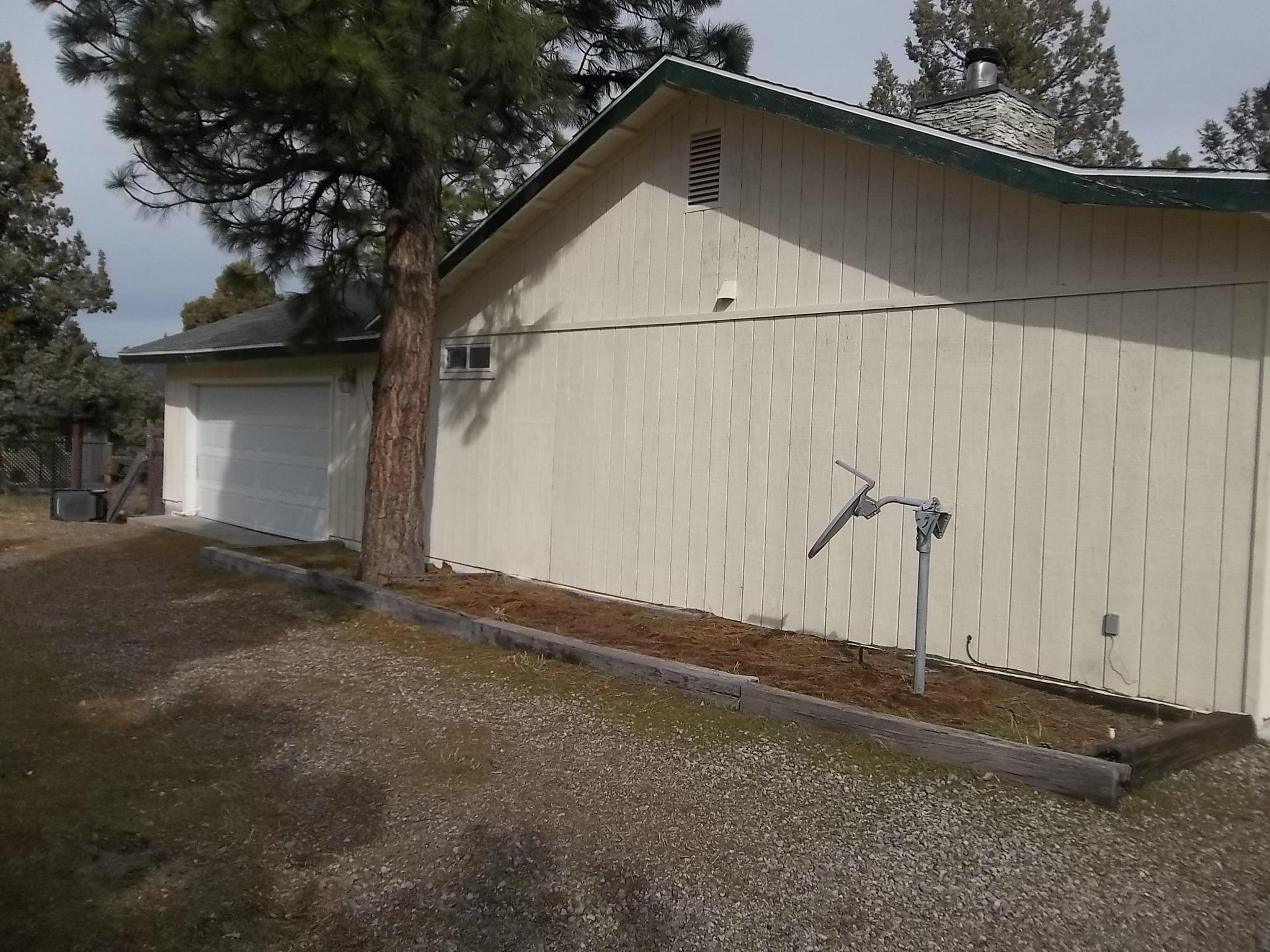 16605 Friar Road Weed, CA 96094 - Photo 3 of 19 side load garage