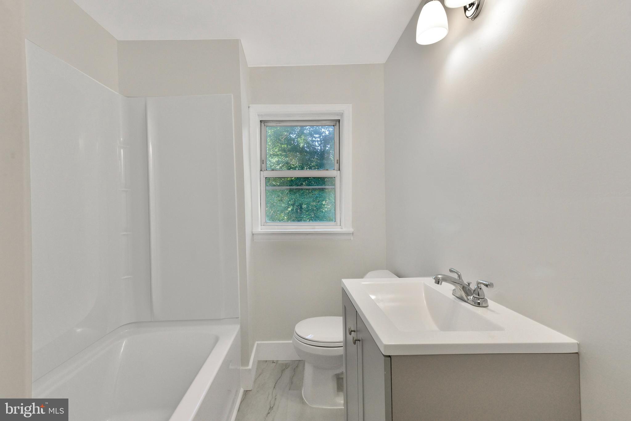 19086 Windsor Road Triangle, VA 22172 - Photo 9 of 9 Bathroom