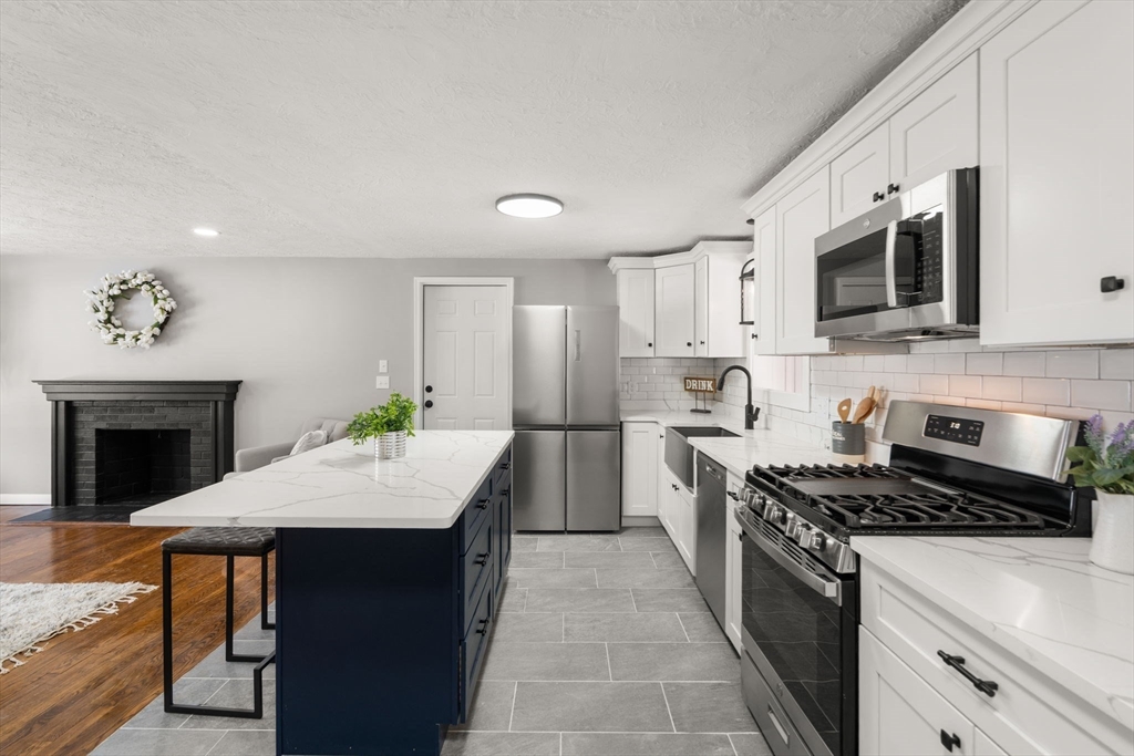 22 Old Bolton Road Hudson, MA 01749 - Photo 11 of 32