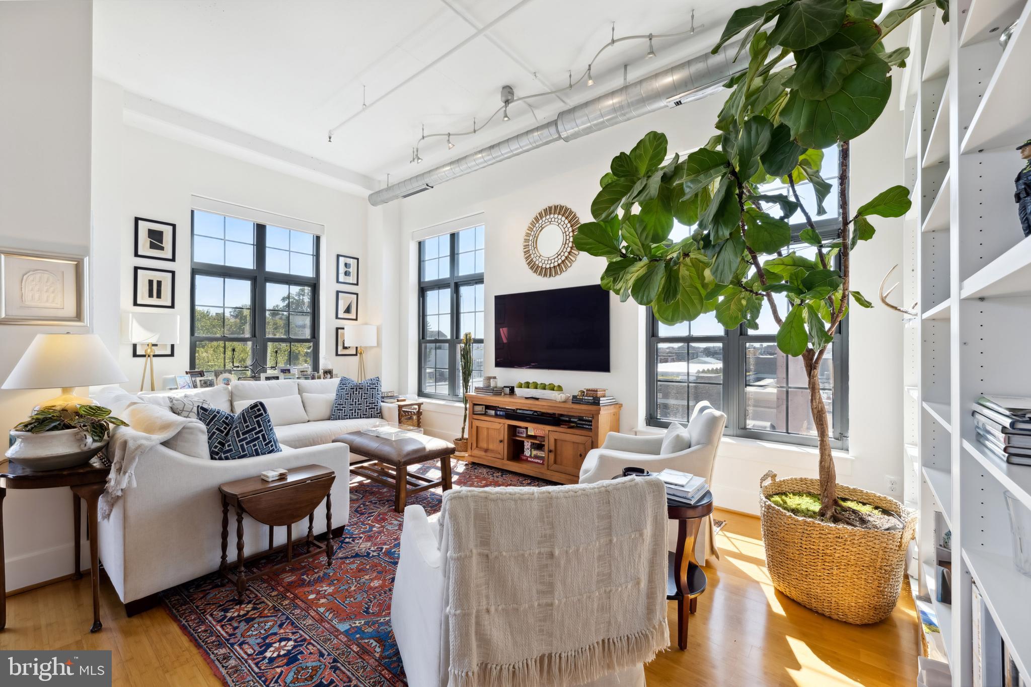 2328 Champlain Street Northwest, Unit PH424 Washington, DC 20009 - Photo 29 of 50 Previous Staging Design