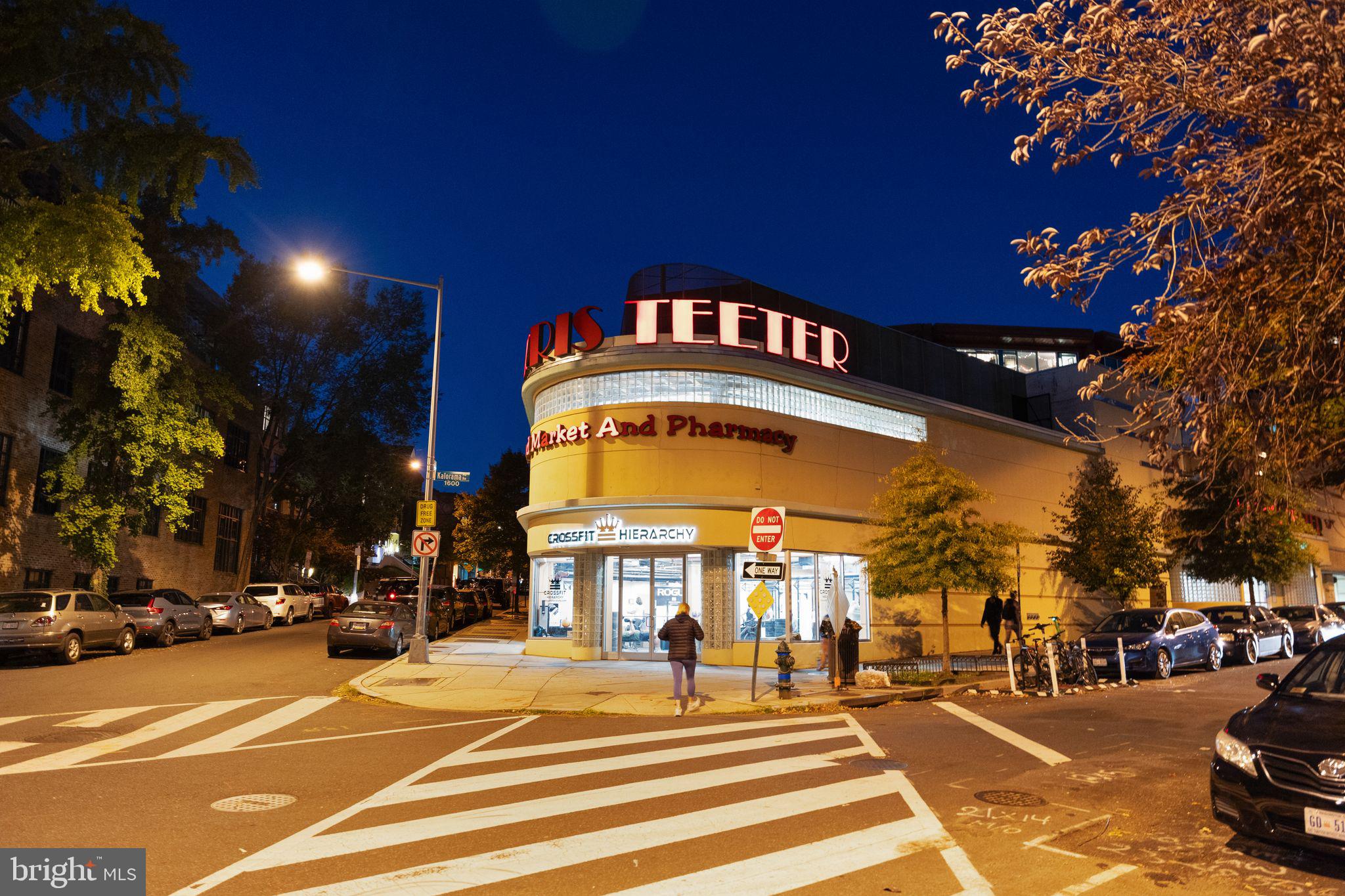 2328 Champlain Street Northwest, Unit PH424 Washington, DC 20009 - Photo 44 of 50 Neighborhood - Harris Teeter - Grocery
