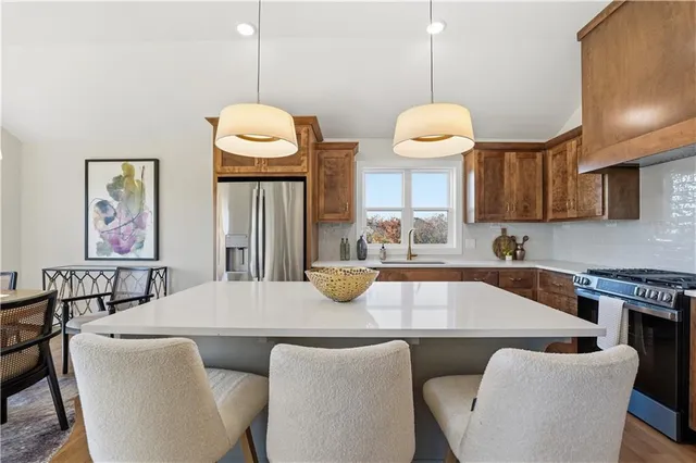 $645,500 | 12151 North Frst Court, Kansas City, MO 64165