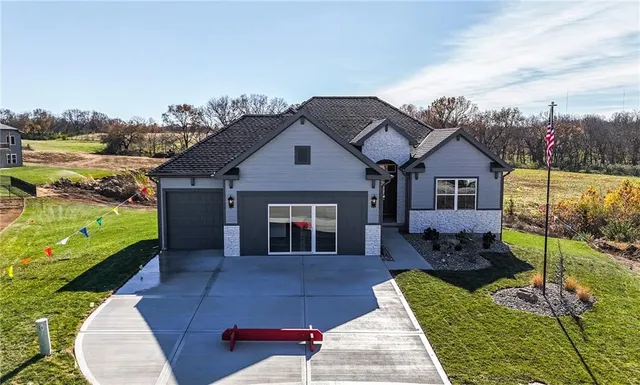 $645,500 | 12151 North Frst Court, Kansas City, MO 64165