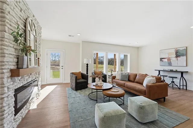 $645,500 | 12151 North Frst Court, Kansas City, MO 64165