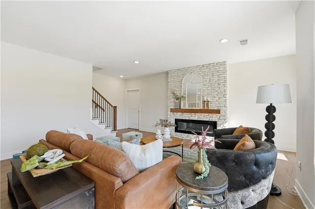 $645,500 | 12151 North Frst Court, Kansas City, MO 64165