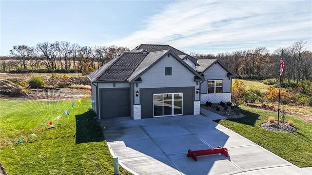 $645,500 | 12151 North Frst Court, Kansas City, MO 64165