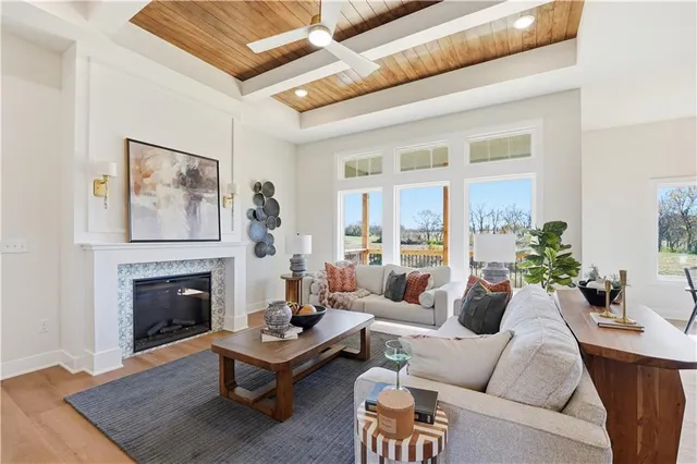 $645,500 | 12151 North Frst Court, Kansas City, MO 64165