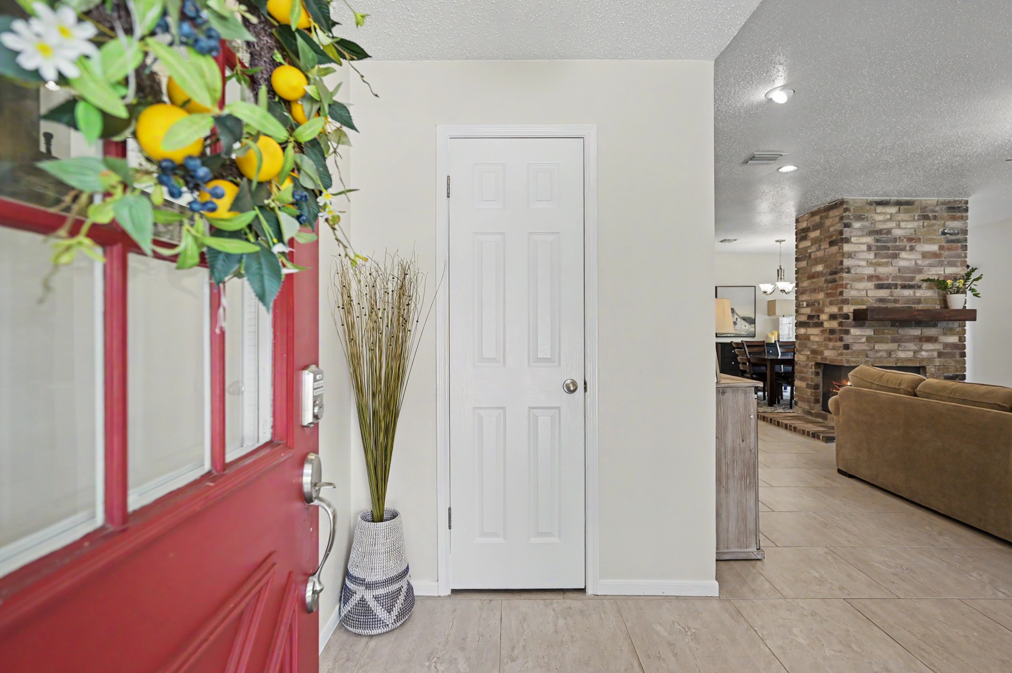17019 Fordingbridge Court Spring, TX 77379 - Photo 4 of 26 Front enterance to the home with