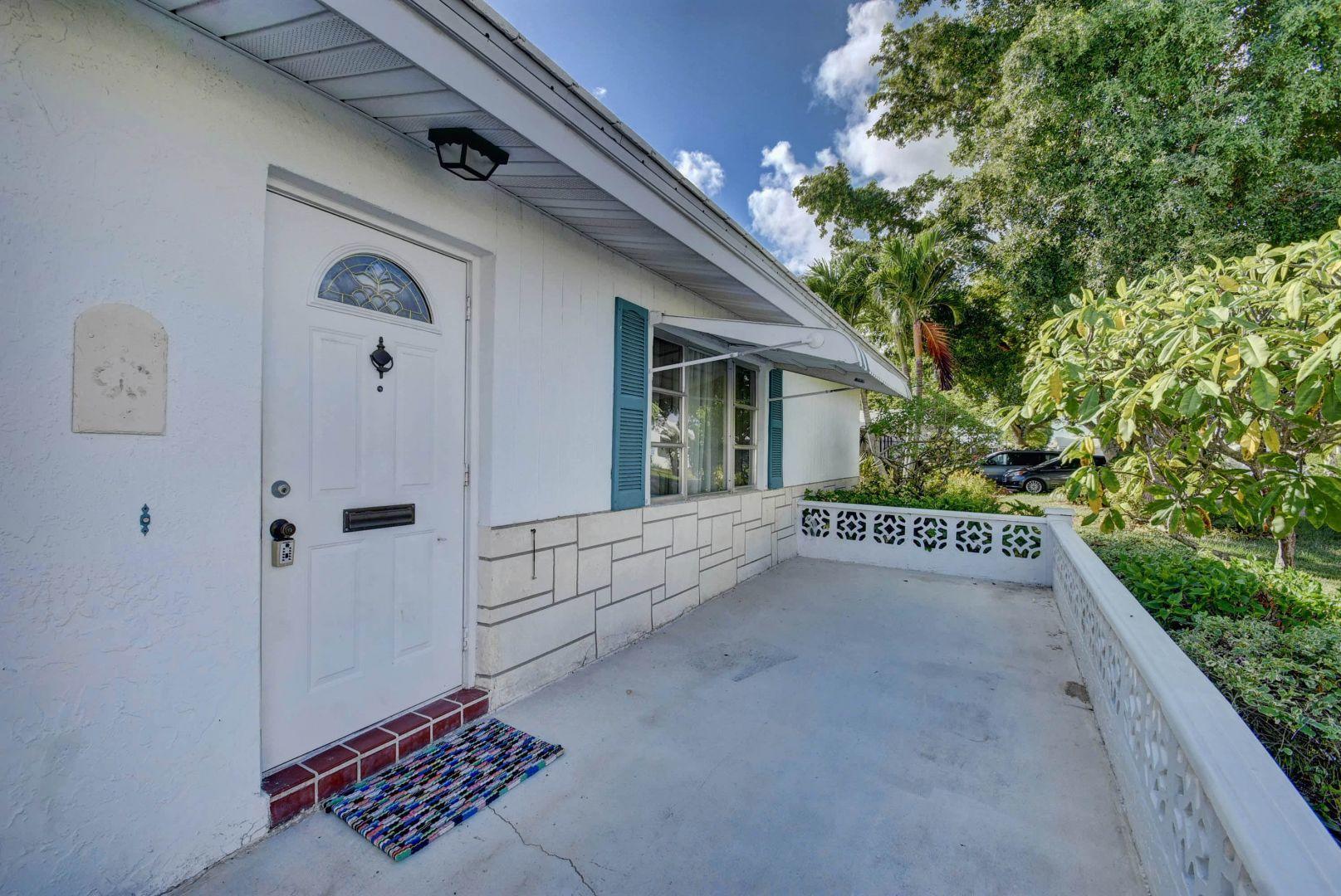 2213 Southwest Roma Way Boynton Beach, FL 33426 - Photo 4 of 43 04_untitled (4)