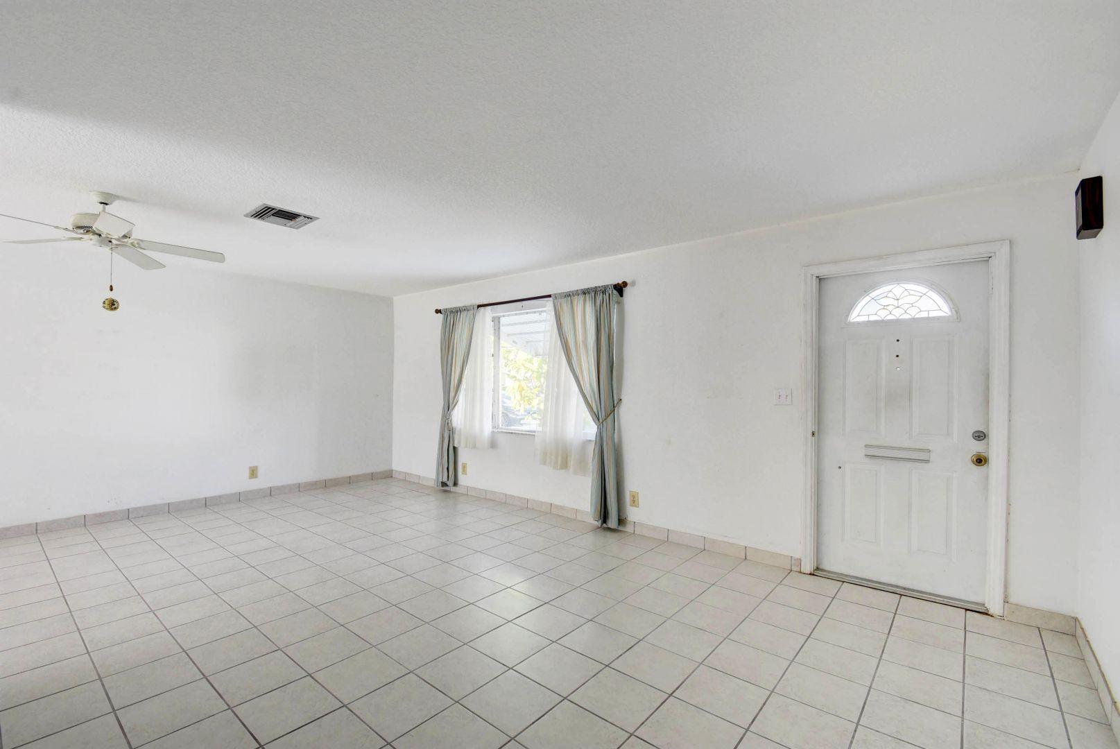 2213 Southwest Roma Way Boynton Beach, FL 33426 - Photo 6 of 43 06_untitled (6)