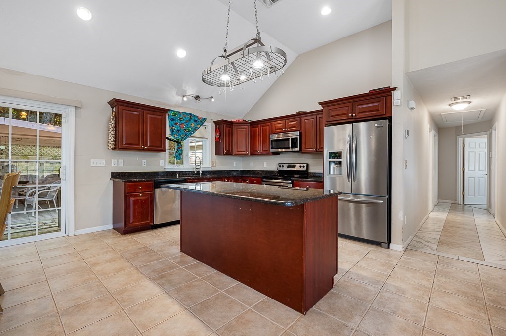 13 Fatima Lane Worcester, MA 01606 - Photo 6 of 33