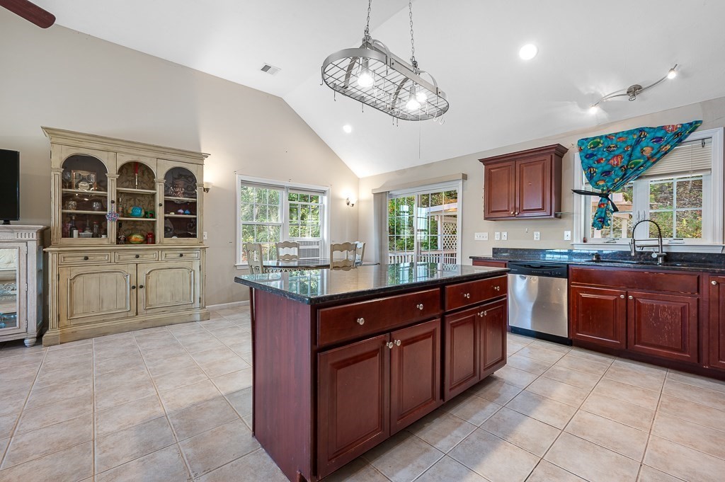 13 Fatima Lane Worcester, MA 01606 - Photo 7 of 33