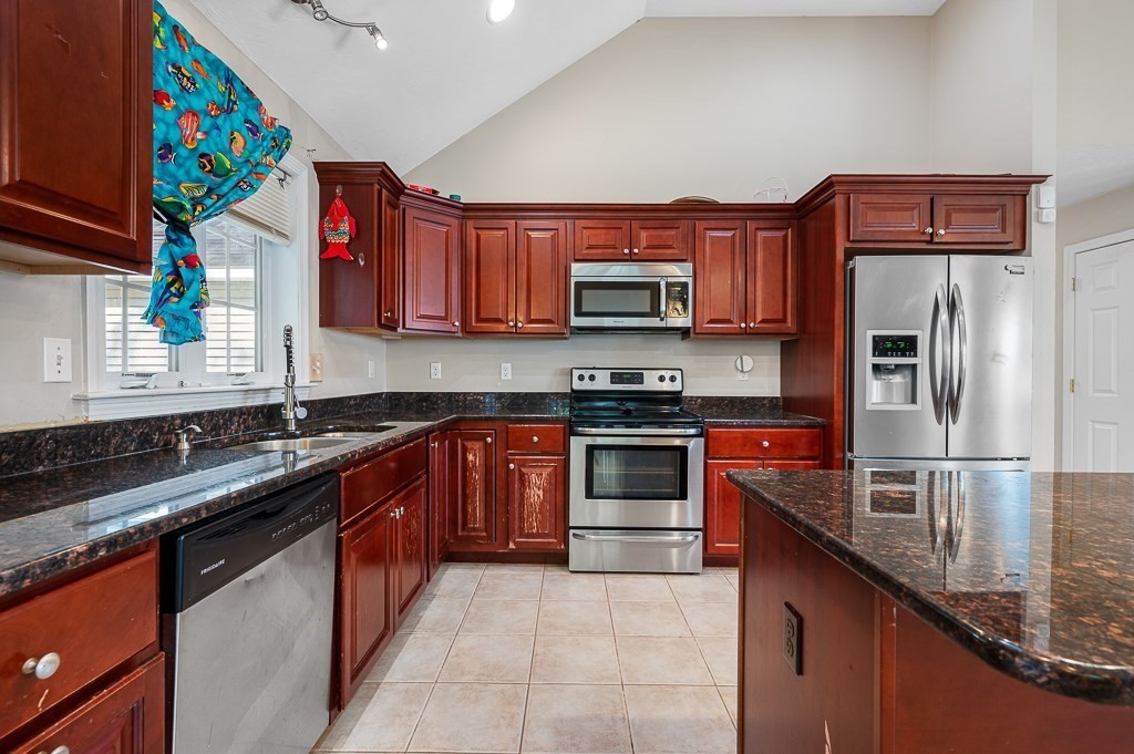 13 Fatima Lane Worcester, MA 01606 - Photo 9 of 33