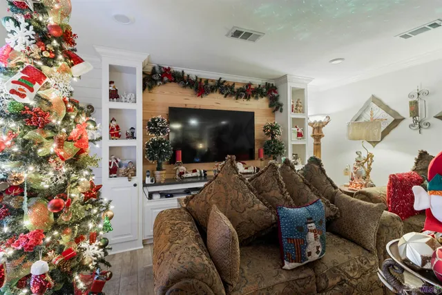 $375,000 | 185 West Pinewood Drive, Slidell, LA 70458