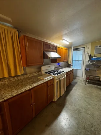 $305,000 | 317 12th Street, Palacios, TX 77465