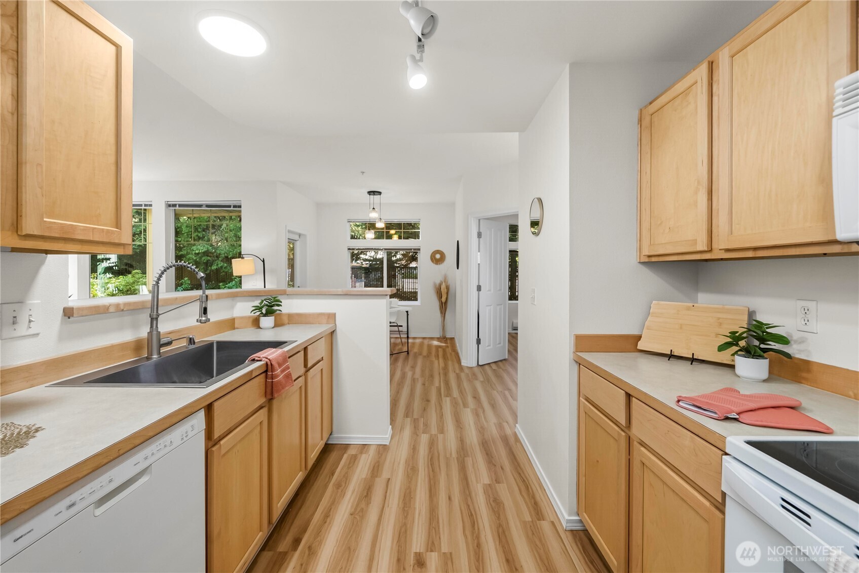 15325 Southeast 155th Place, Unit G1 Renton, WA 98058 - Photo 12 of 35