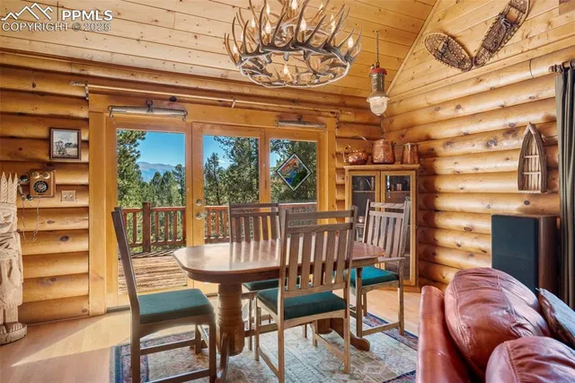 a view of a livingroom with furniture