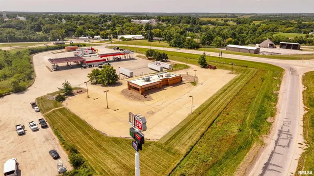 $800,000 | 2 Cieten Plaza, Barry, IL 62312