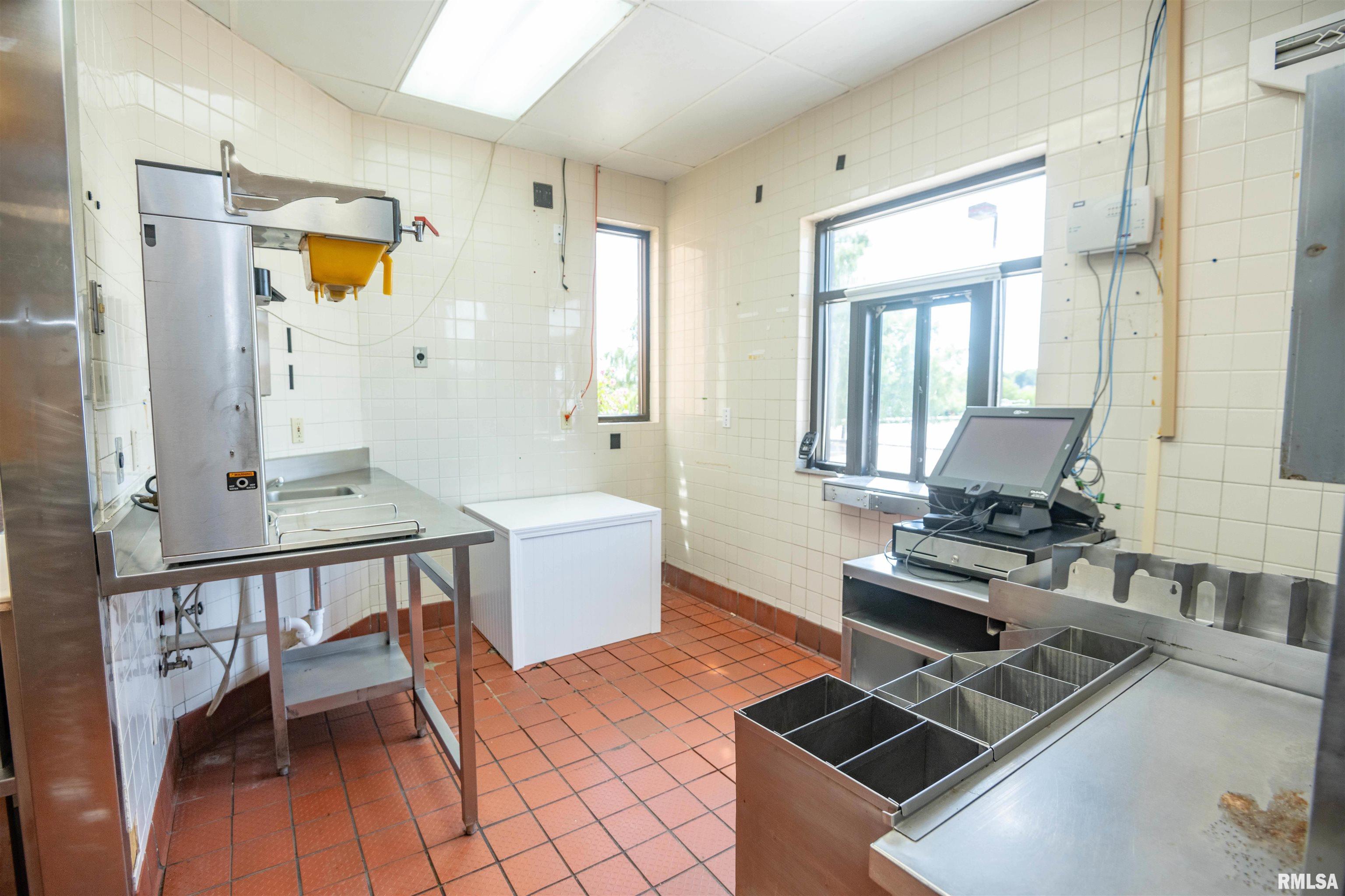 2 Cieten Plaza Barry, IL 62312 - Photo 31 of 52