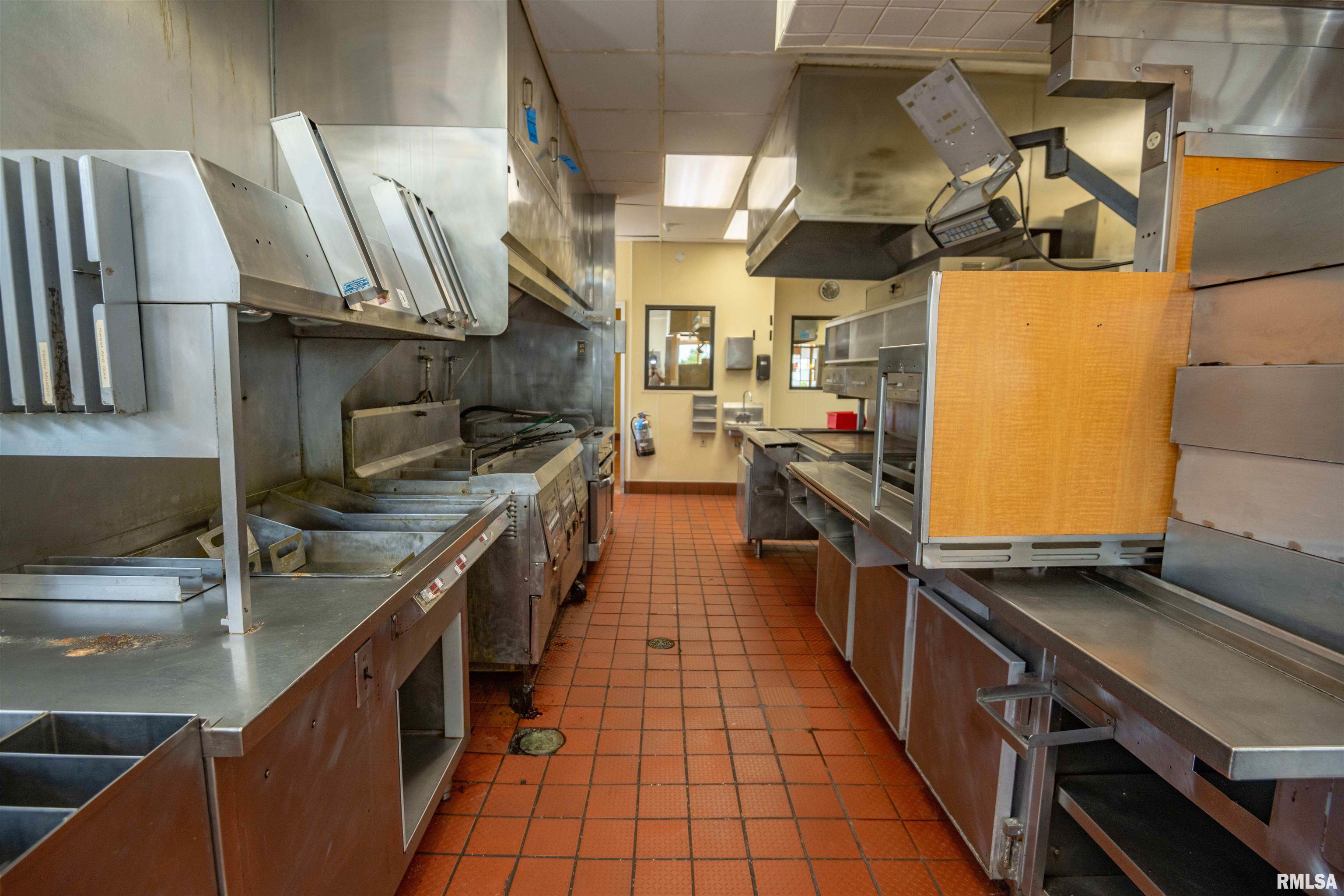 2 Cieten Plaza Barry, IL 62312 - Photo 32 of 52