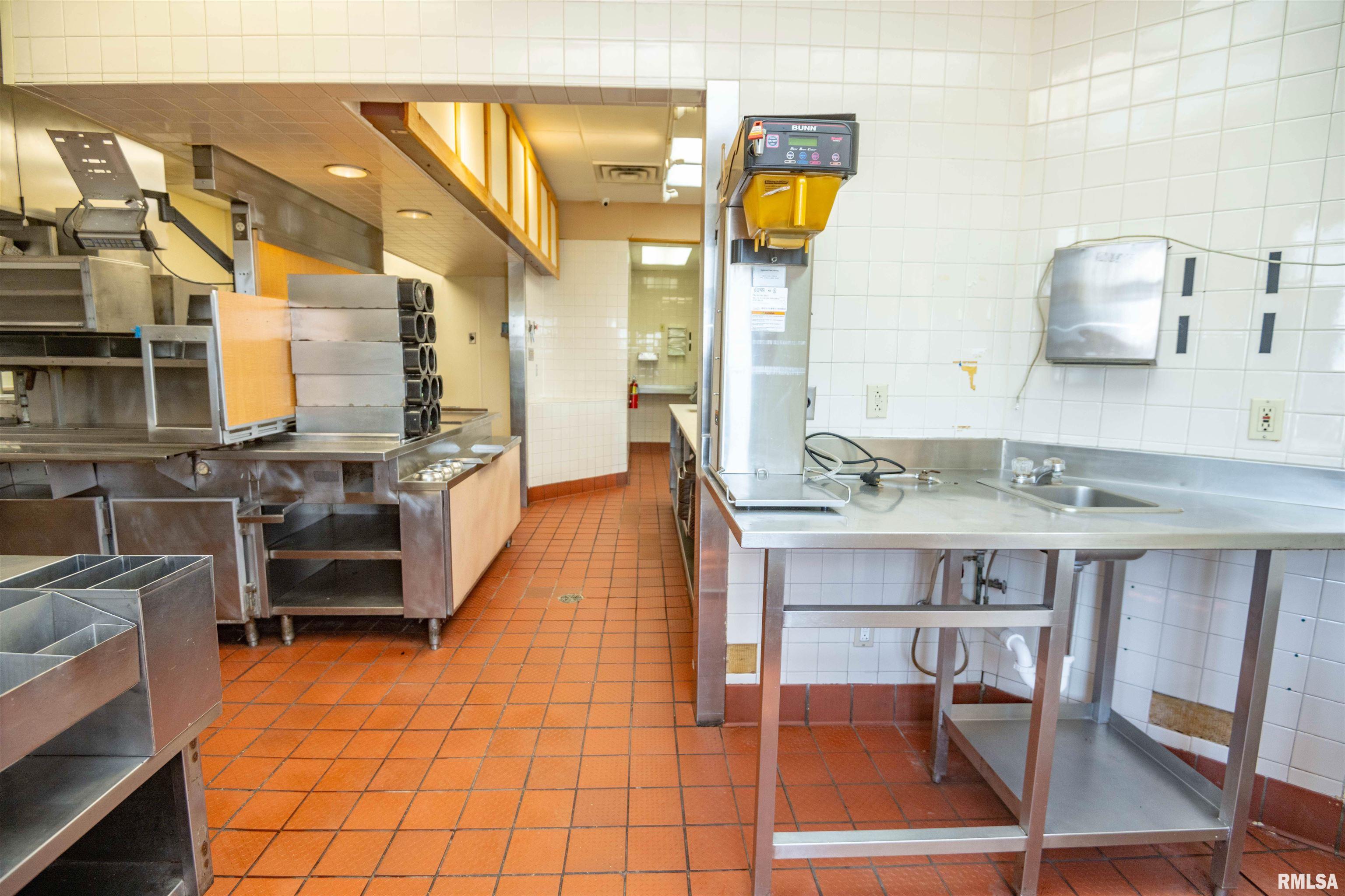 2 Cieten Plaza Barry, IL 62312 - Photo 33 of 52