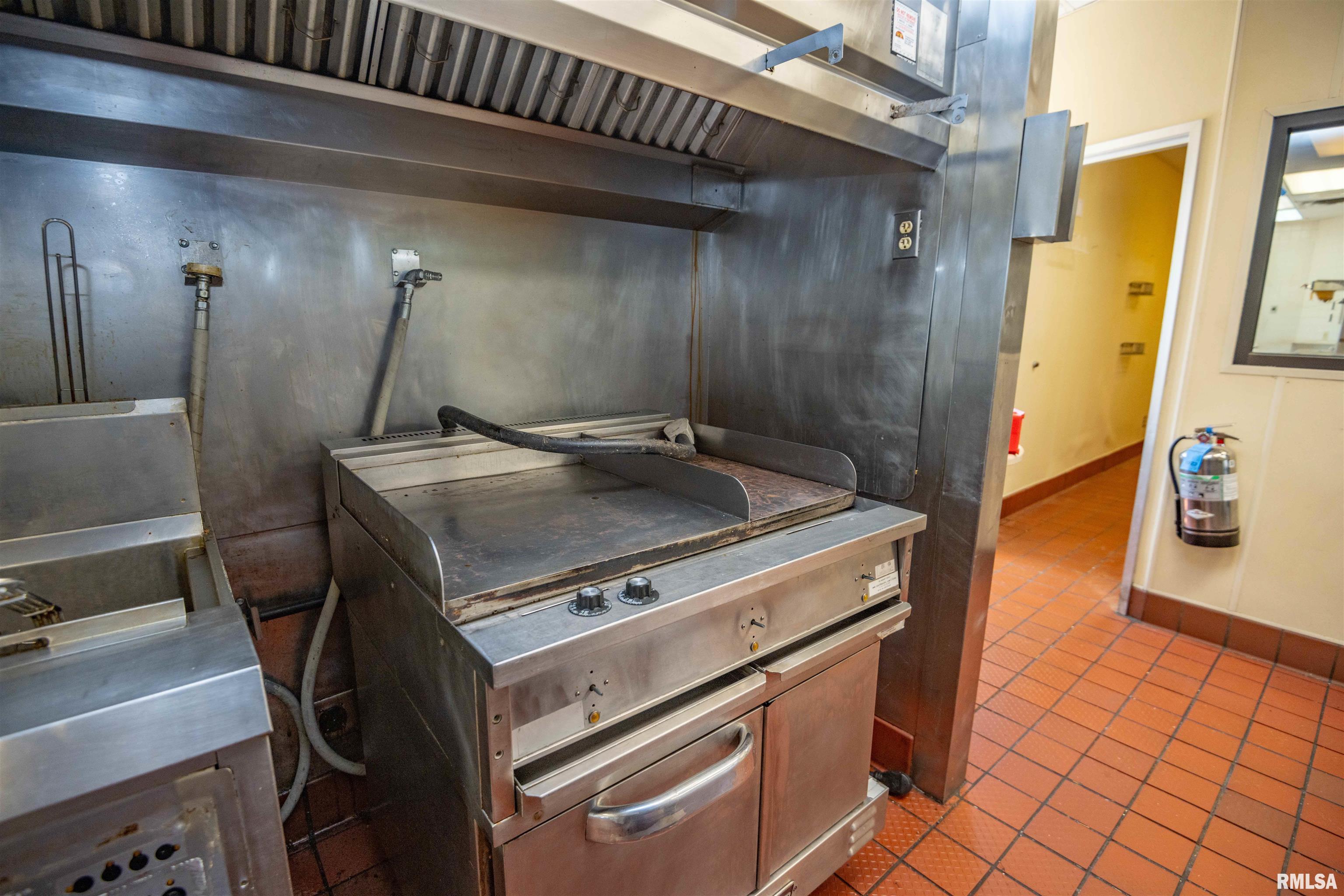 2 Cieten Plaza Barry, IL 62312 - Photo 35 of 52