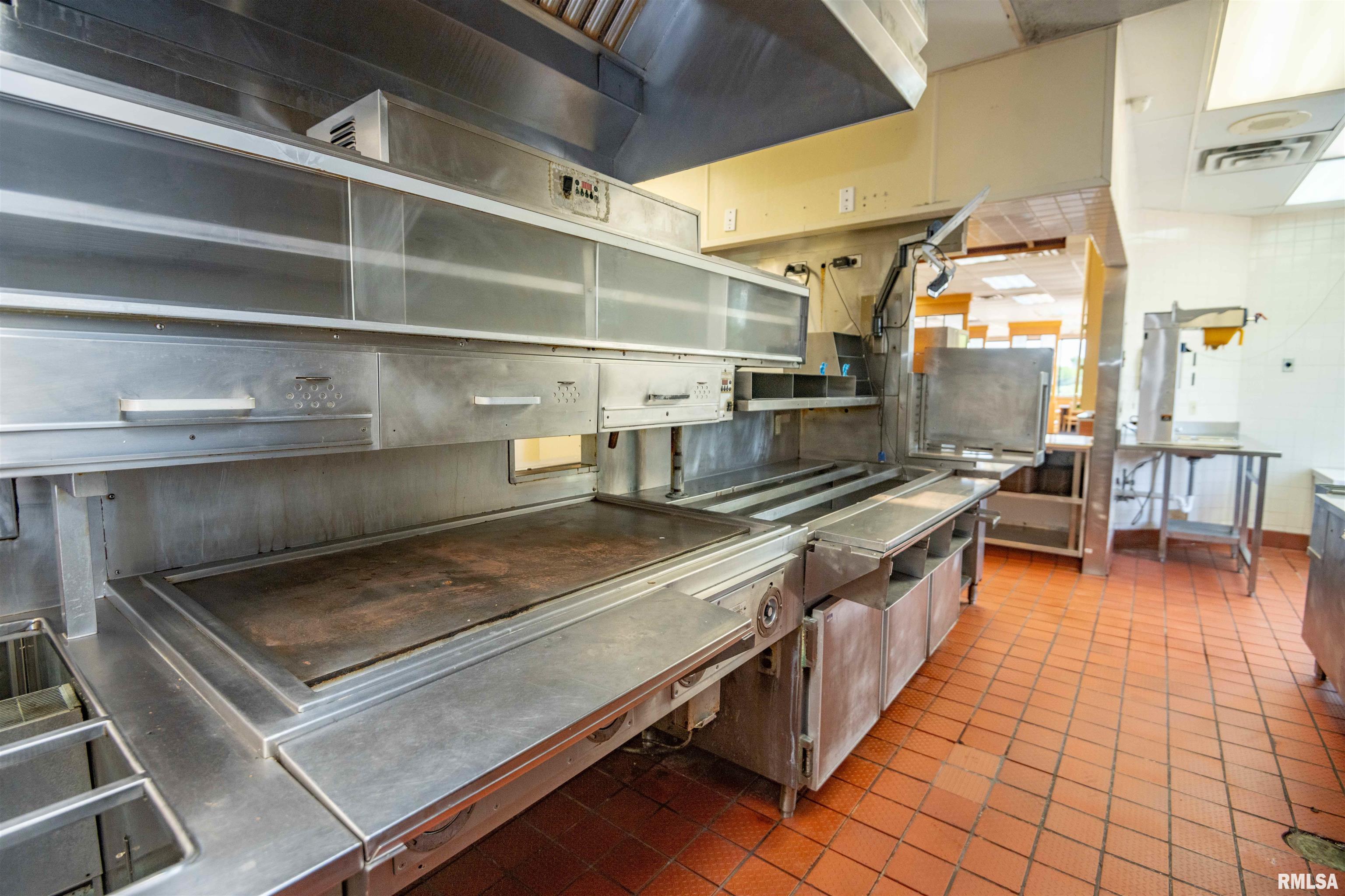 2 Cieten Plaza Barry, IL 62312 - Photo 36 of 52