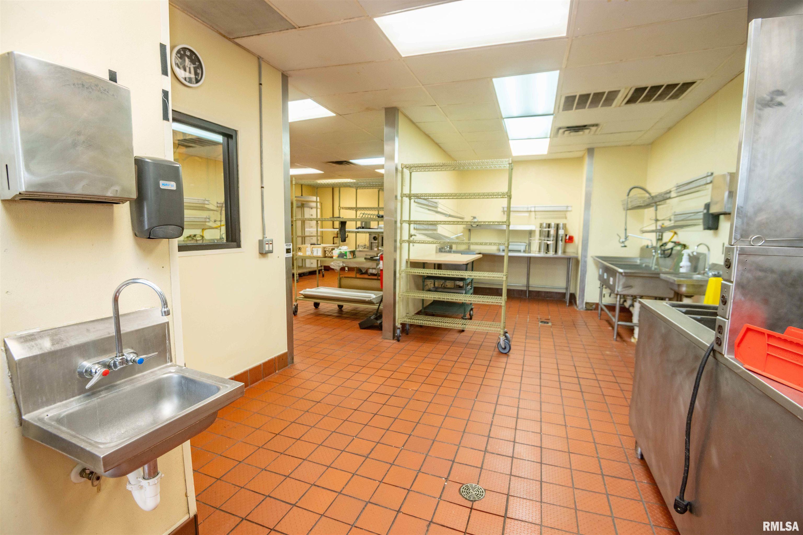 2 Cieten Plaza Barry, IL 62312 - Photo 37 of 52