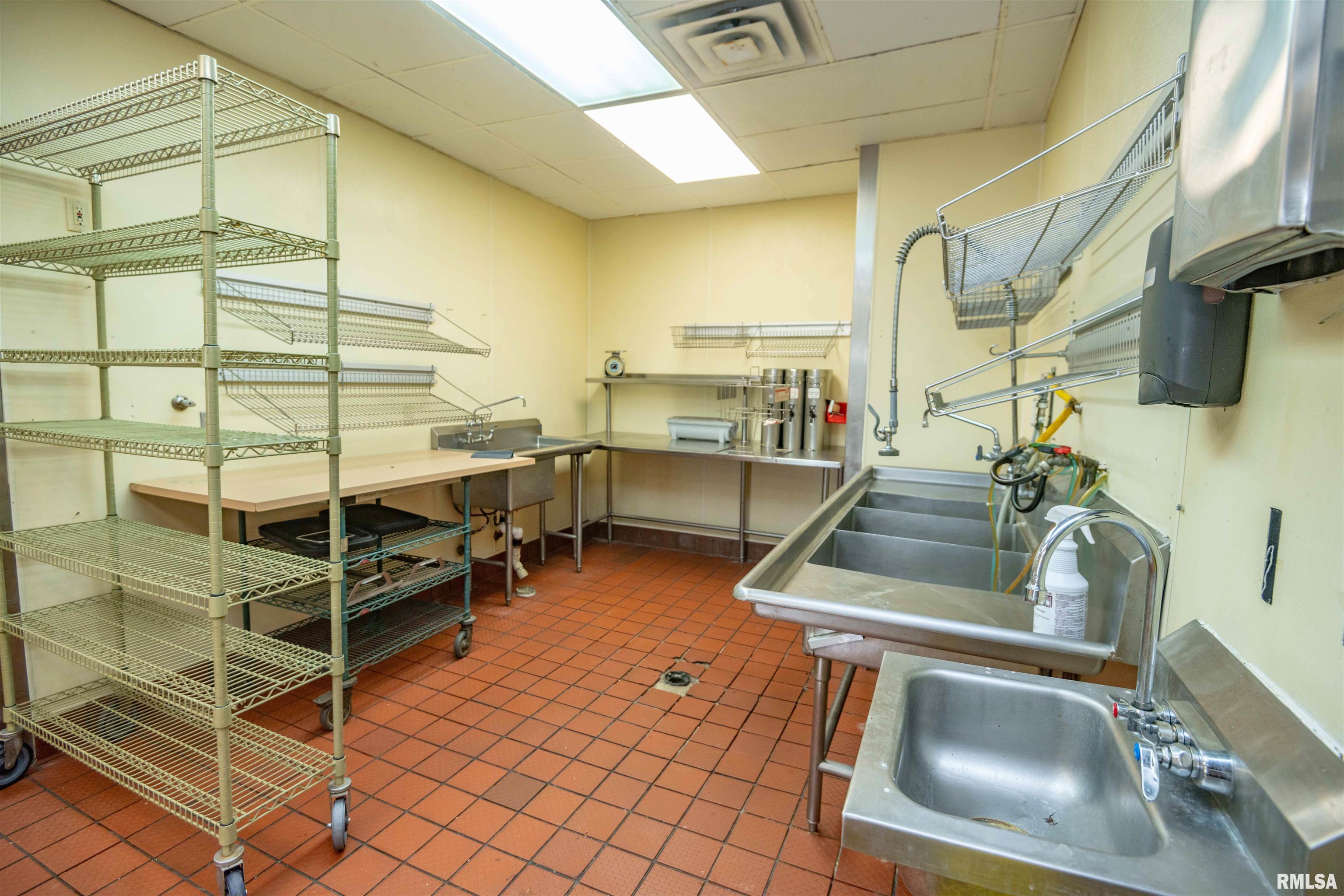 2 Cieten Plaza Barry, IL 62312 - Photo 40 of 52