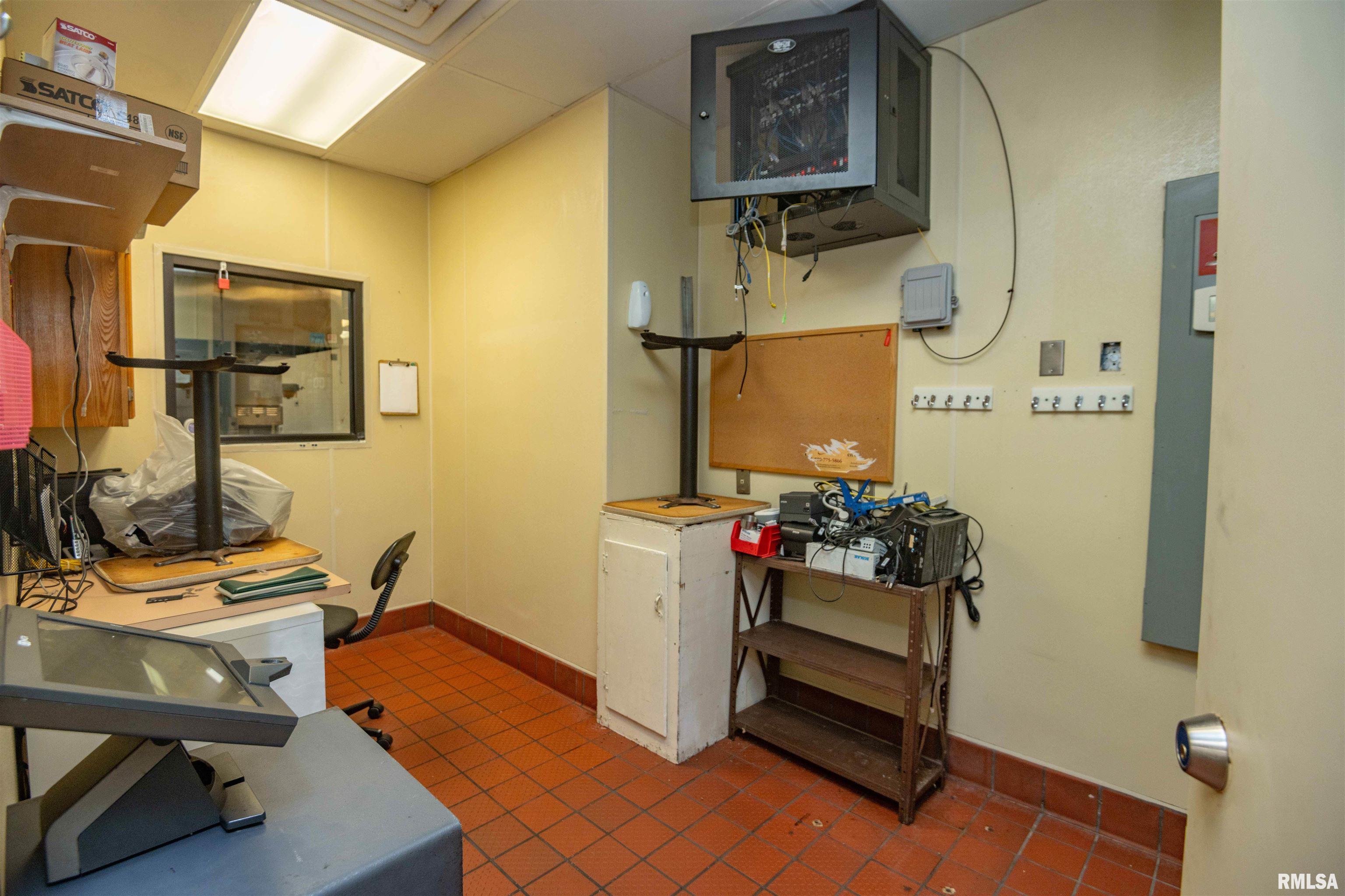 2 Cieten Plaza Barry, IL 62312 - Photo 43 of 52