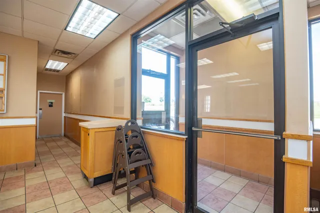 $800,000 | 2 Cieten Plaza, Barry, IL 62312