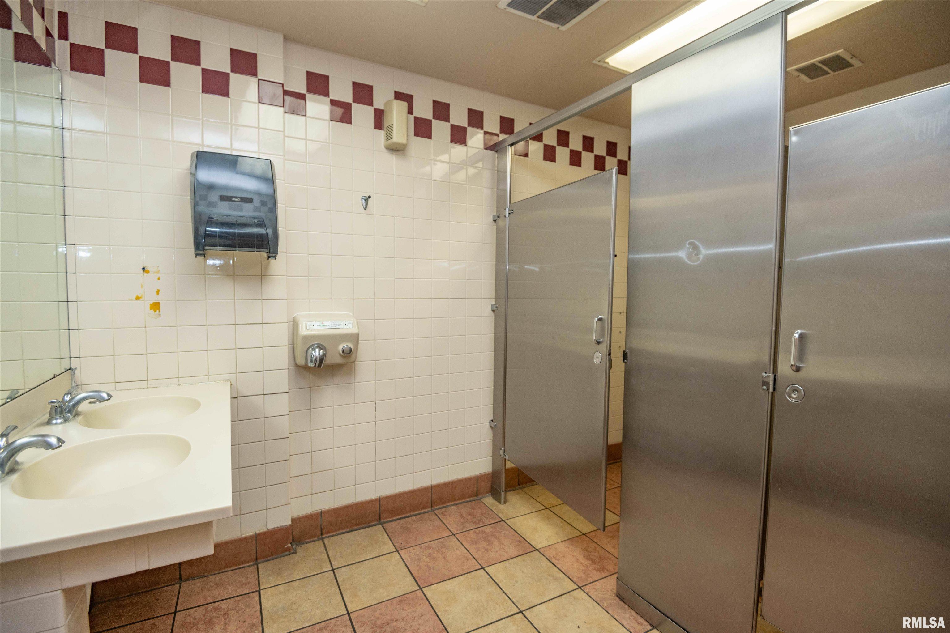 2 Cieten Plaza Barry, IL 62312 - Photo 50 of 52